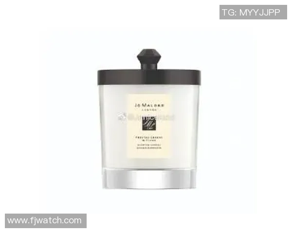 喷雾场足球明星联名款限量发售引领时尚潮流新风尚