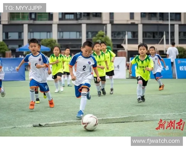 足球明星孩子们的可爱瞬间大集合让我们一起感受他们的童趣与活力